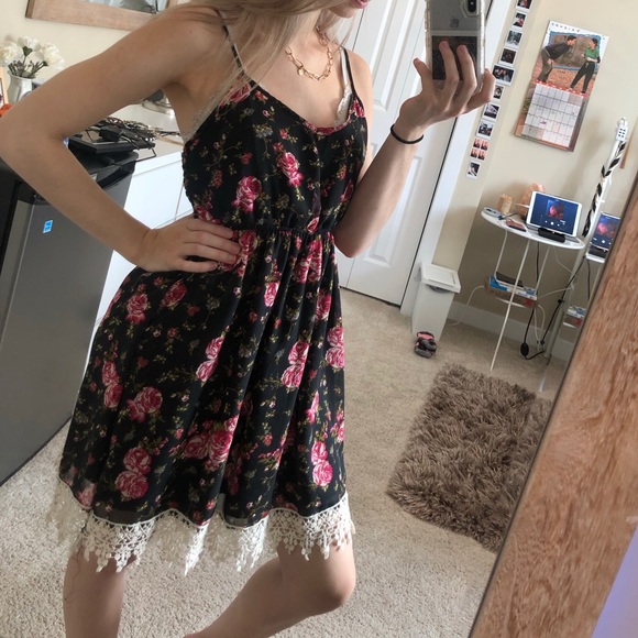 💥💥💥 SOLD💥💥💥 Dress - Picture 3 of 4